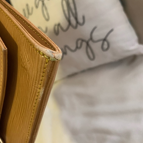 Louis Vuitton Epi Lena 32 Beige Clutch - Picture 15 of 16